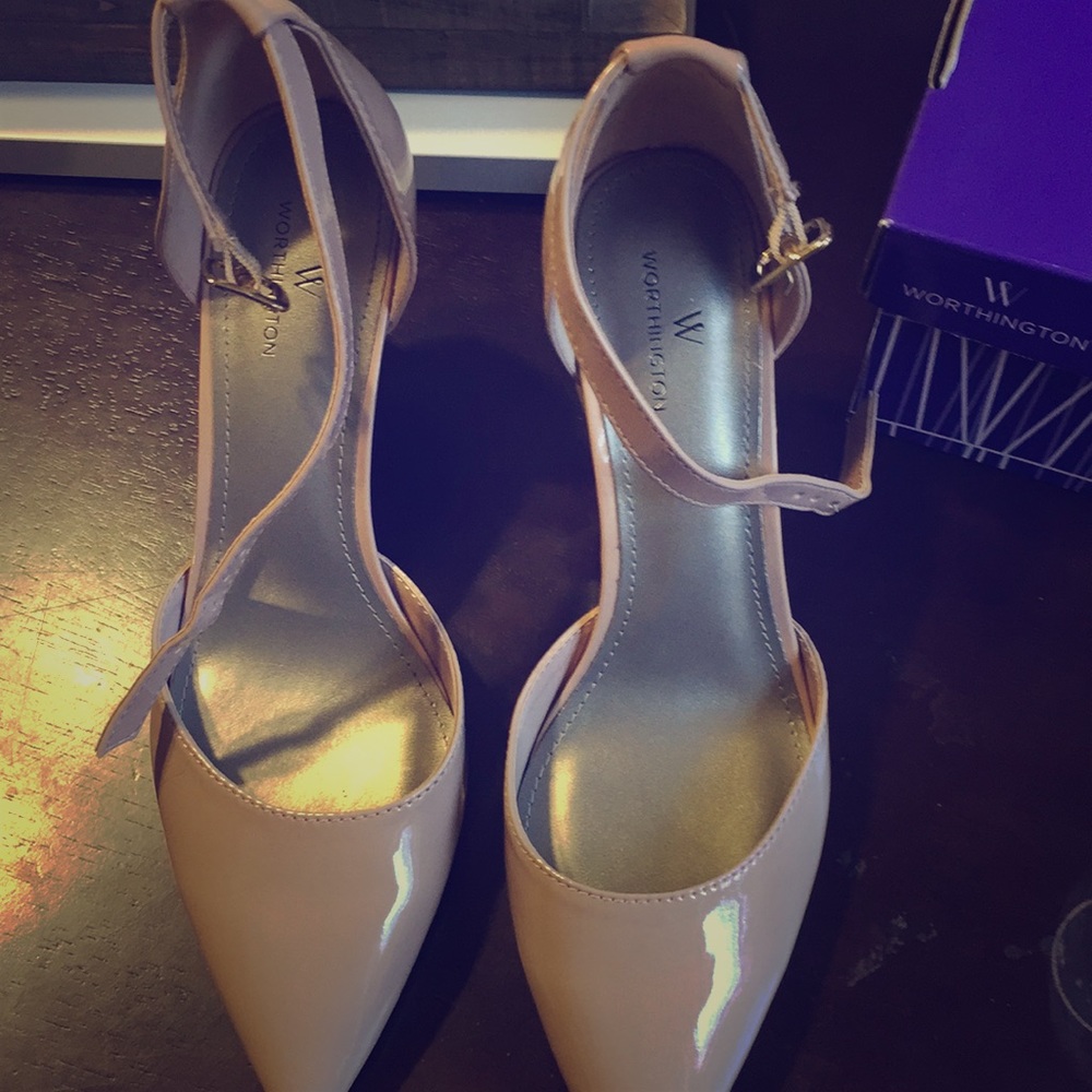 Nude heels size 7.5